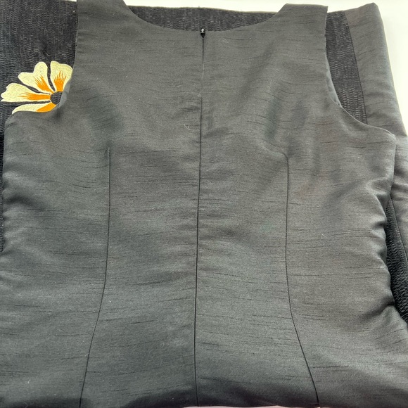 Slate New York Floral Embroidered Shift Dress - Picture 6 of 8